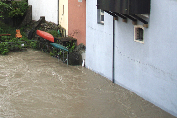 Hochwasser2013HausBootsstegUnterWasser